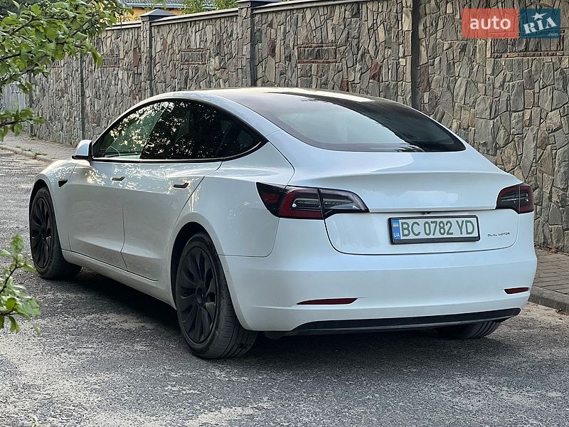 Седан Tesla Model 3 2021 в Львові