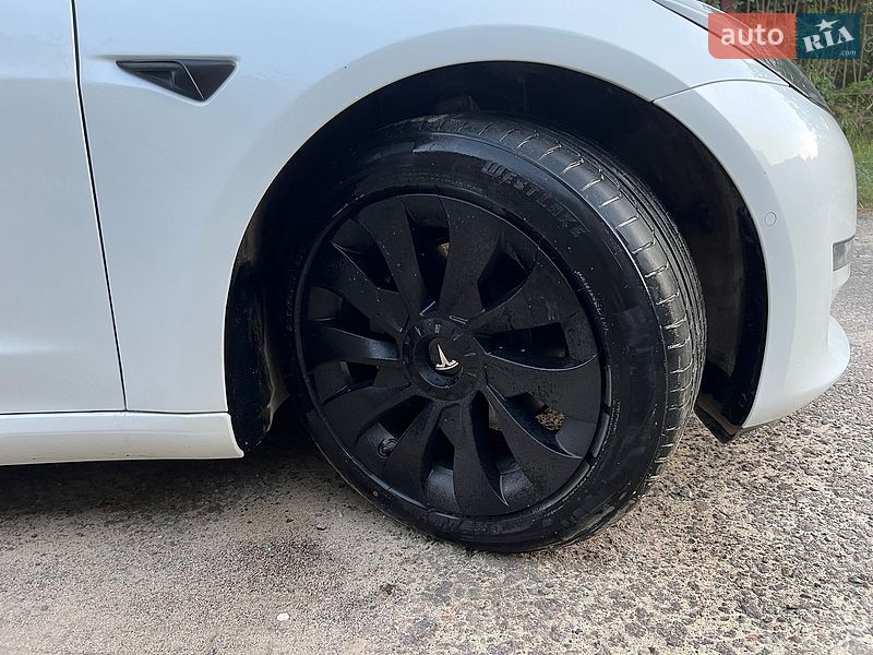 Седан Tesla Model 3 2021 в Львове