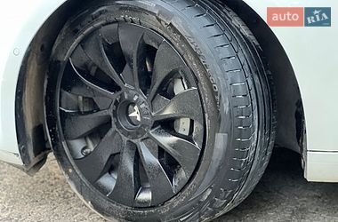Седан Tesla Model 3 2021 в Львове