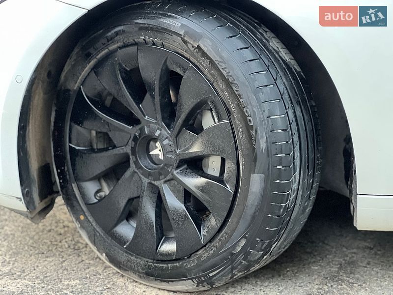 Седан Tesla Model 3 2021 в Львове