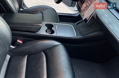Седан Tesla Model 3 2021 в Львове