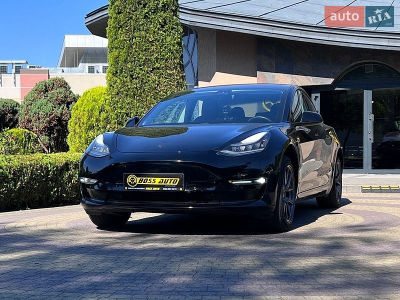 Седан Tesla Model 3 2018 в Львове