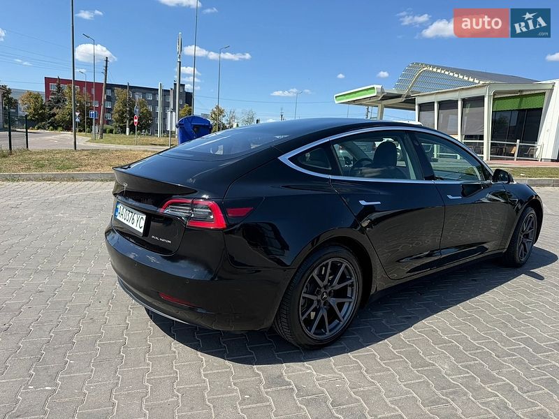 Седан Tesla Model 3 2019 в Києві