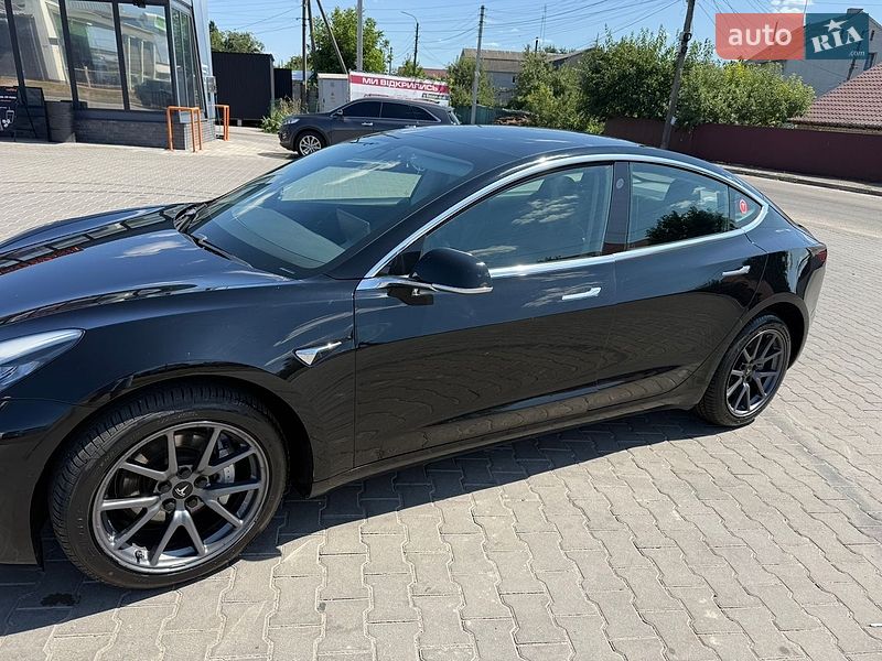 Седан Tesla Model 3 2019 в Києві