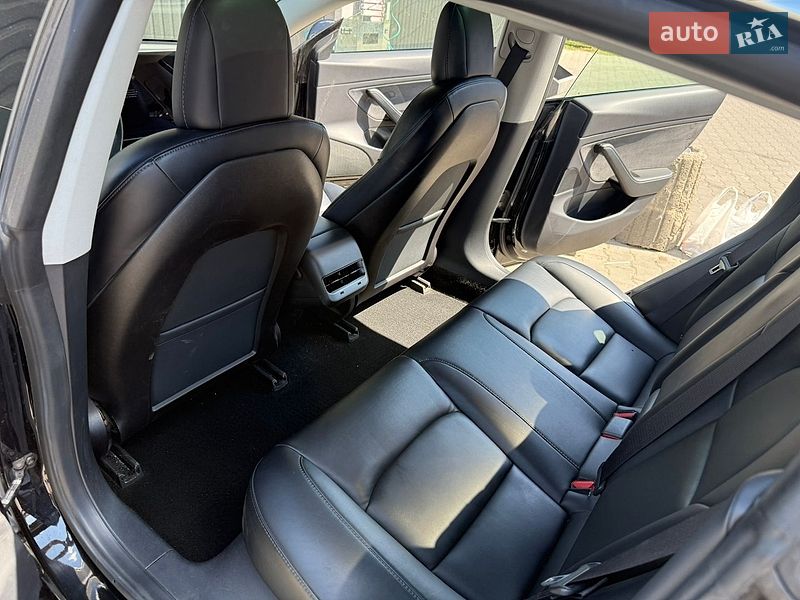Седан Tesla Model 3 2019 в Киеве