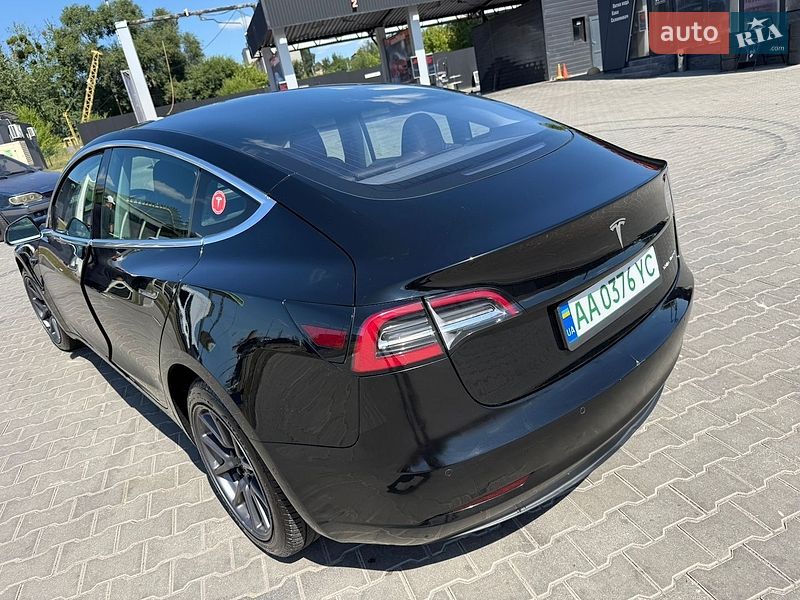 Седан Tesla Model 3 2019 в Києві