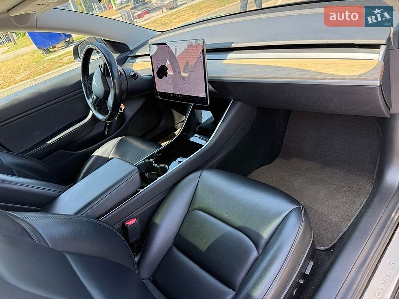 Седан Tesla Model 3 2019 в Києві