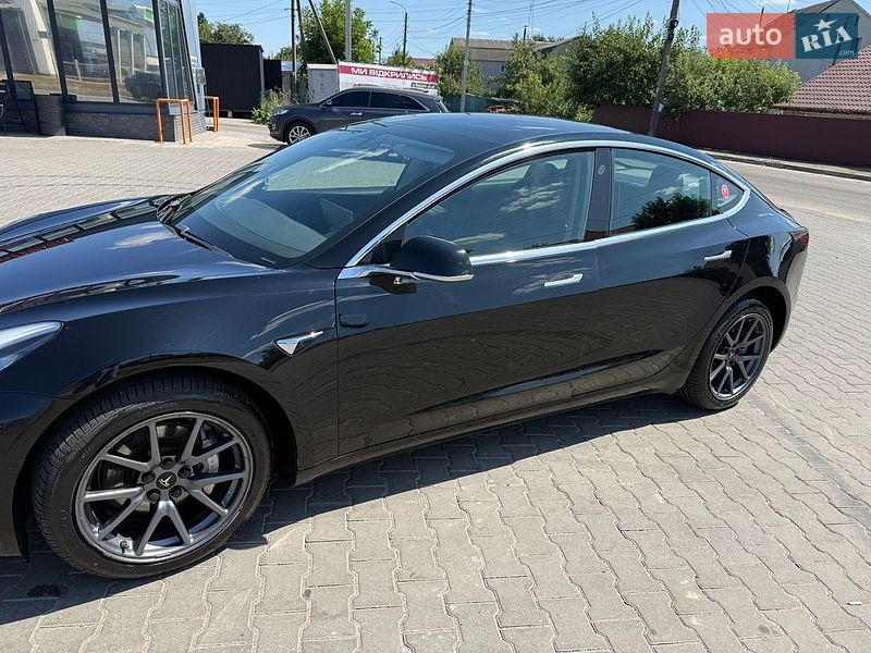 Седан Tesla Model 3 2019 в Киеве