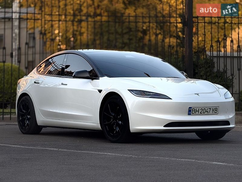 Седан Tesla Model 3 2024 в Одессе