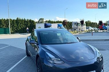 Седан Tesla Model 3 2022 в Львове
