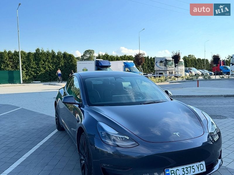 Седан Tesla Model 3 2022 в Львове