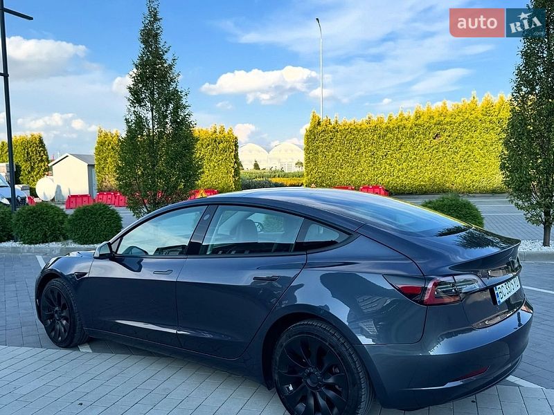 Седан Tesla Model 3 2022 в Львове
