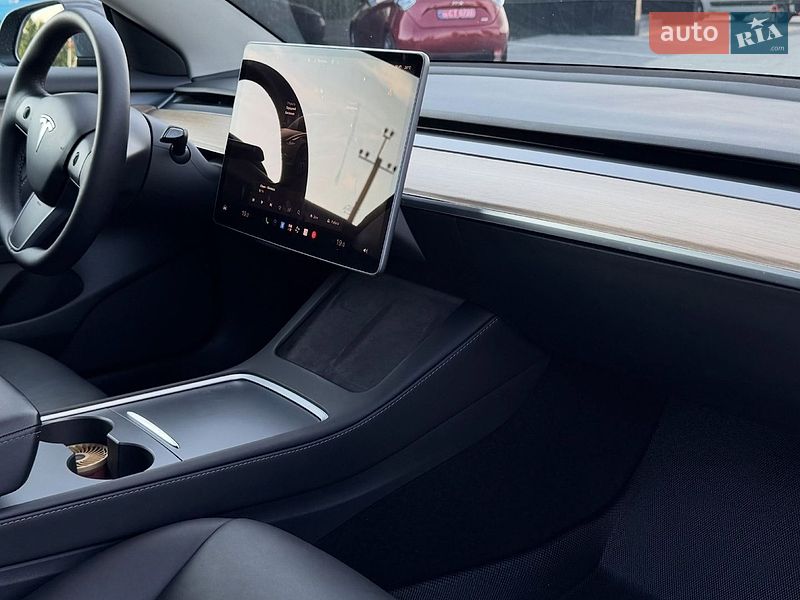 Седан Tesla Model 3 2022 в Львове