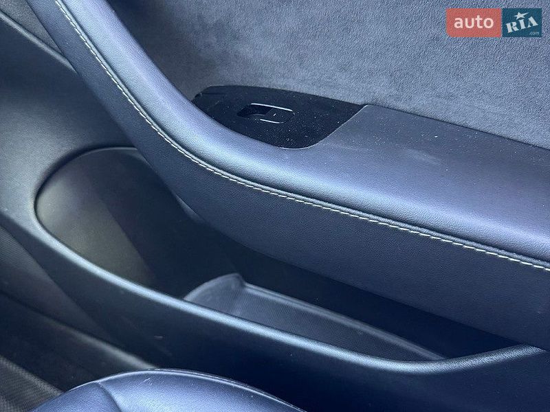 Седан Tesla Model 3 2020 в Киеве