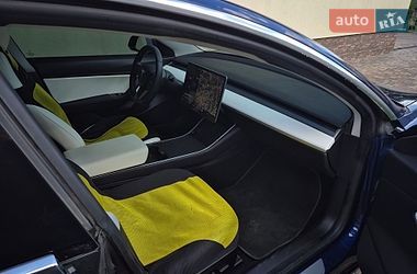 Седан Tesla Model 3 2019 в Ровно