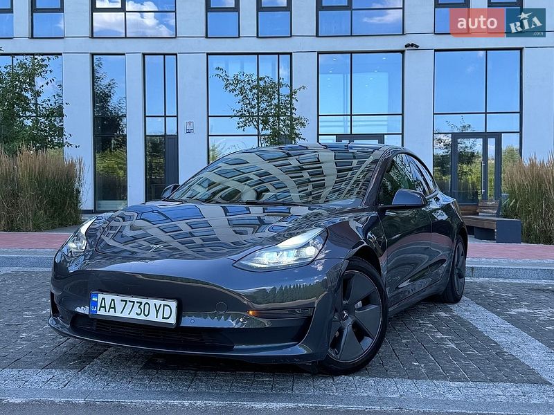Седан Tesla Model 3 2022 в Киеве