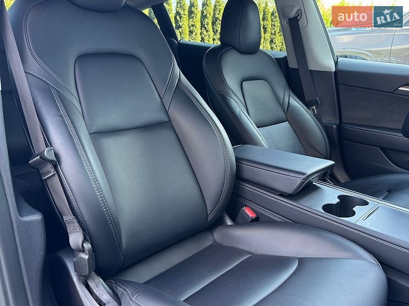 Седан Tesla Model 3 2022 в Киеве