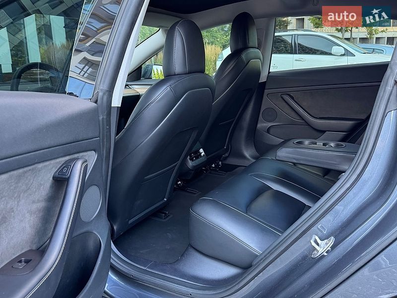 Седан Tesla Model 3 2022 в Киеве