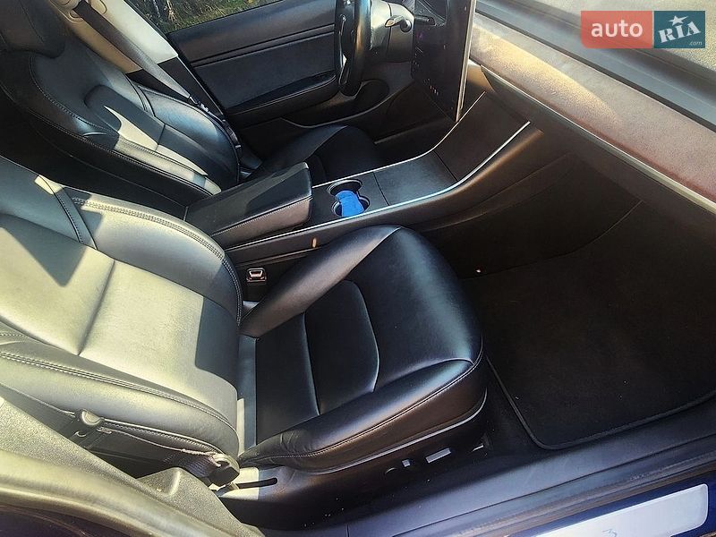 Седан Tesla Model 3 2018 в Ніжині