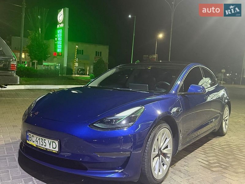 Седан Tesla Model 3 2022 в Івано-Франківську
