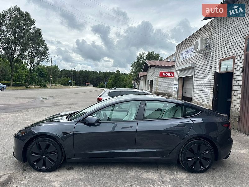 Седан Tesla Model 3 2025 в Дніпрі