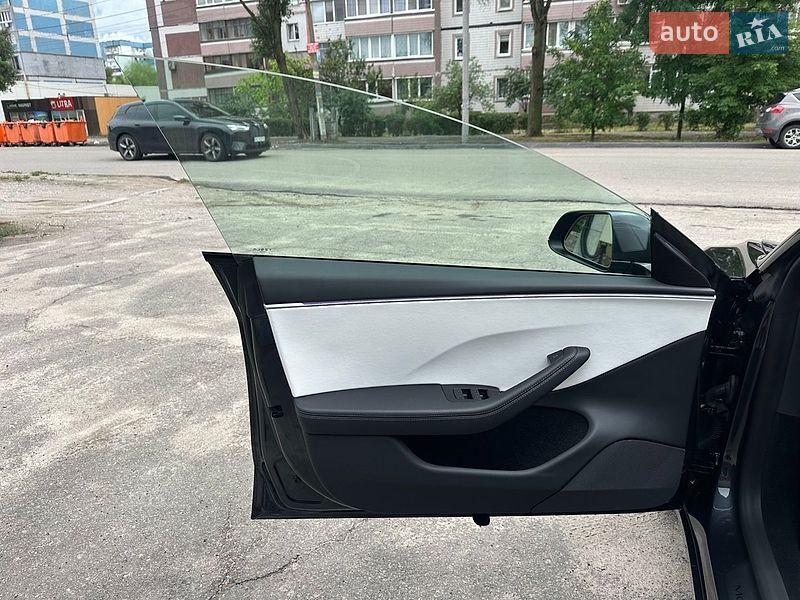 Седан Tesla Model 3 2025 в Дніпрі