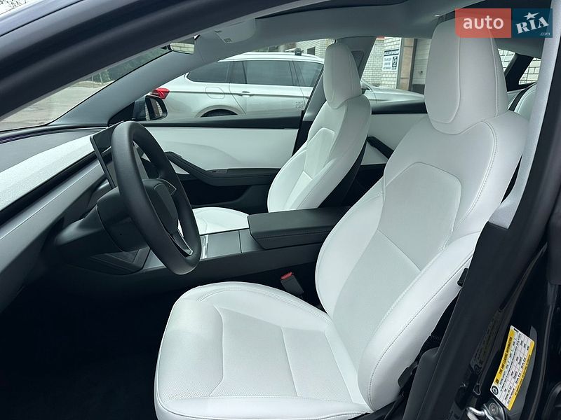 Седан Tesla Model 3 2025 в Дніпрі