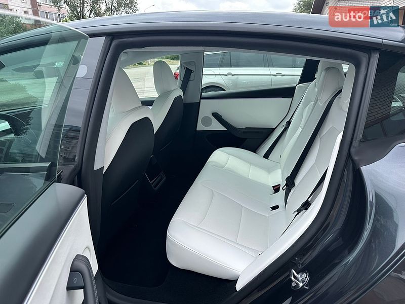 Седан Tesla Model 3 2025 в Дніпрі