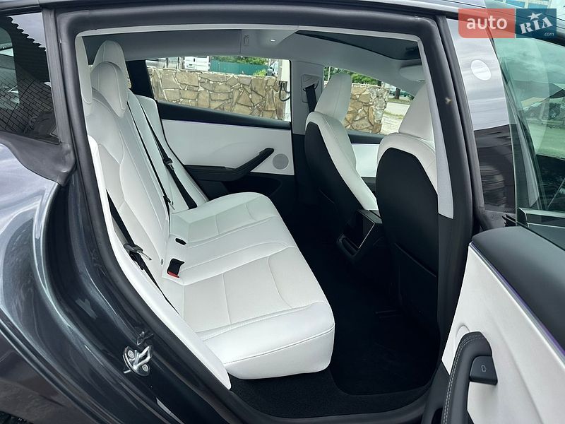 Седан Tesla Model 3 2025 в Дніпрі