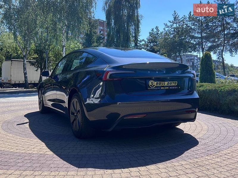Седан Tesla Model 3 2025 в Львові