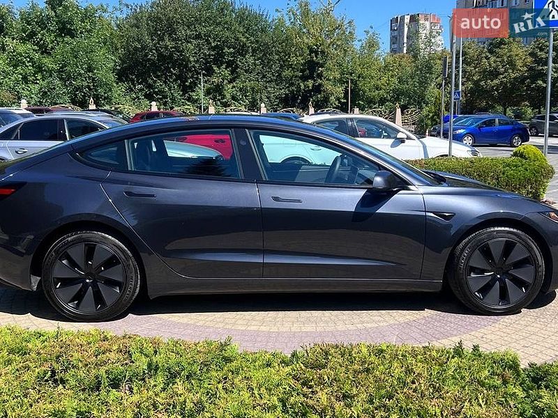 Седан Tesla Model 3 2025 в Львові