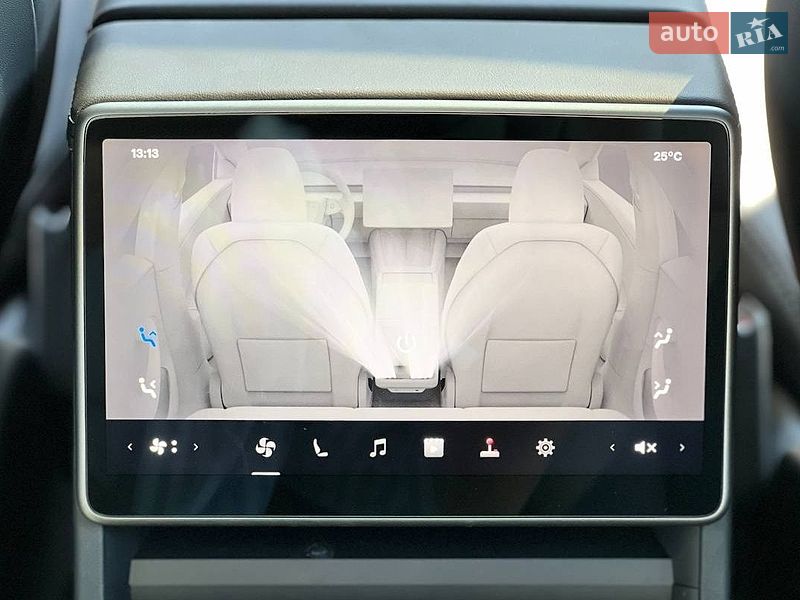 Седан Tesla Model 3 2025 в Львові