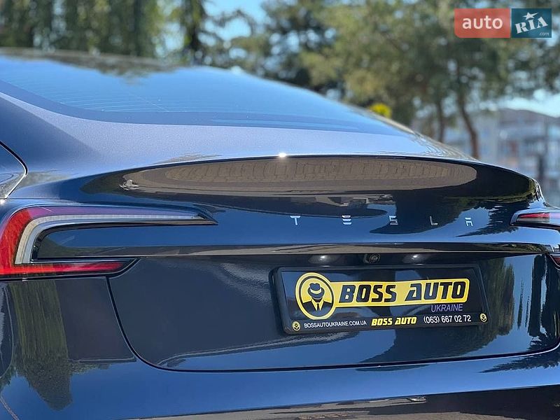Седан Tesla Model 3 2025 в Львові