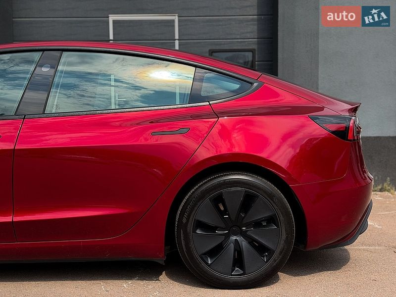 Седан Tesla Model 3 2024 в Києві