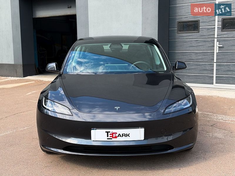Седан Tesla Model 3 2024 в Киеве