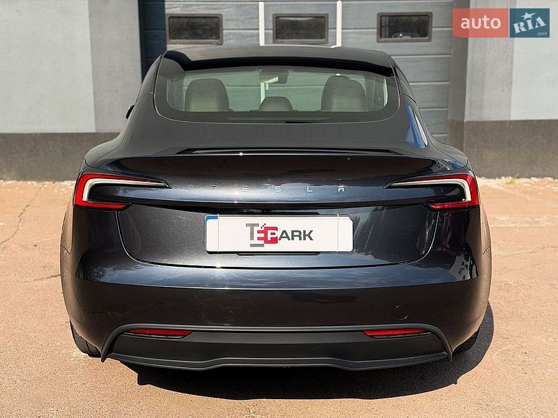 Седан Tesla Model 3 2024 в Киеве