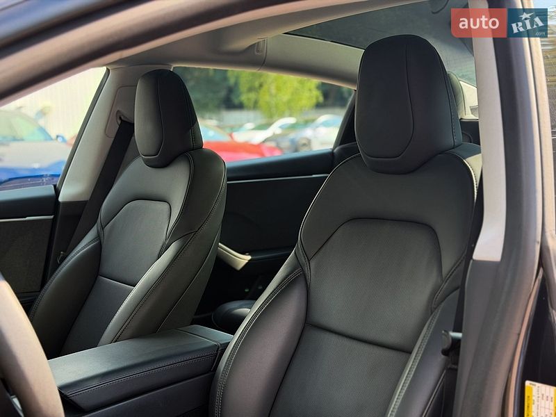 Седан Tesla Model 3 2024 в Киеве