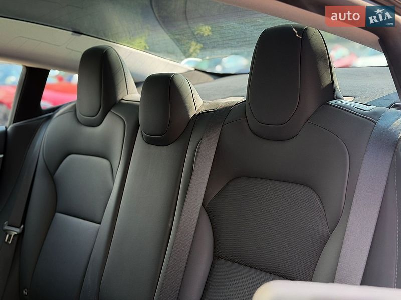 Седан Tesla Model 3 2024 в Киеве