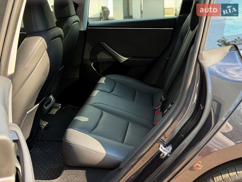 Седан Tesla Model 3 2024 в Киеве