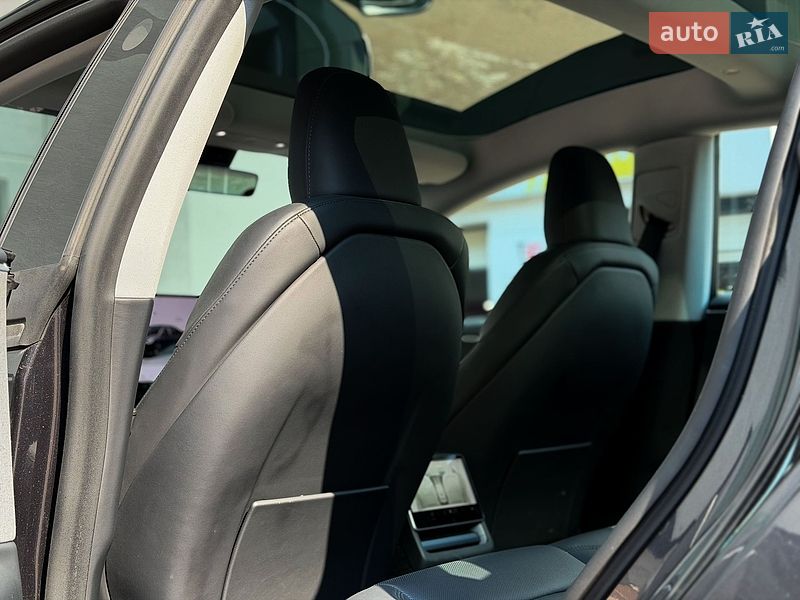 Седан Tesla Model 3 2024 в Киеве