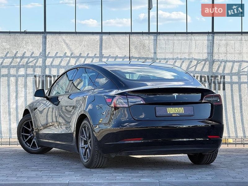 Седан Tesla Model 3 2018 в Киеве