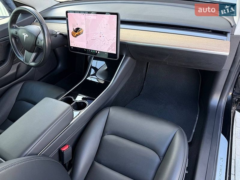 Седан Tesla Model 3 2018 в Киеве