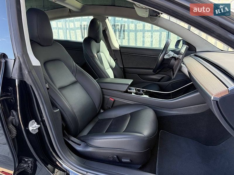Седан Tesla Model 3 2018 в Киеве