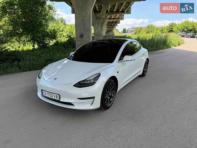 Седан Tesla Model 3 2019 в Дніпрі