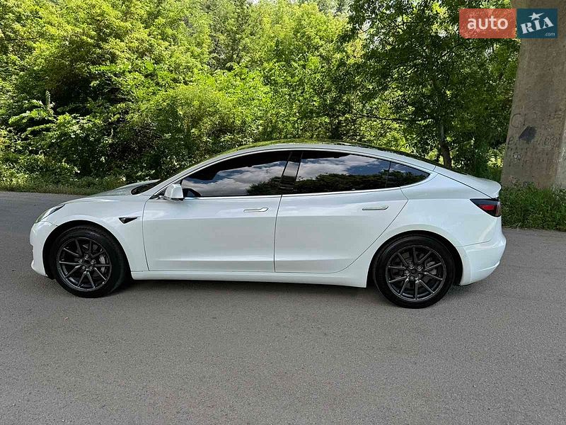 Седан Tesla Model 3 2019 в Дніпрі
