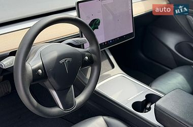 Седан Tesla Model 3 2021 в Луцке