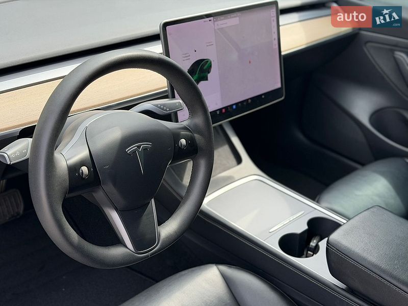 Седан Tesla Model 3 2021 в Луцке