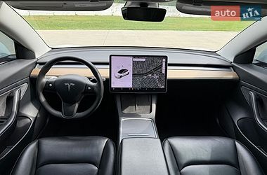 Седан Tesla Model 3 2021 в Луцке