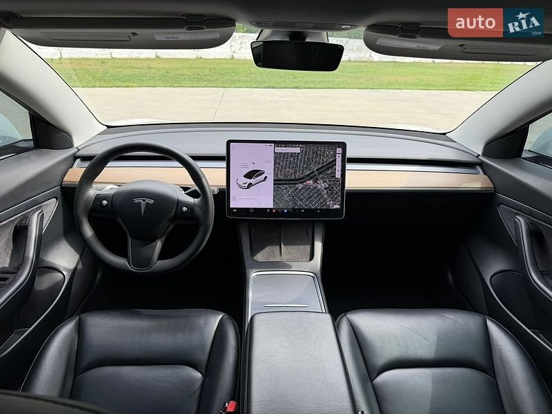 Седан Tesla Model 3 2021 в Луцке
