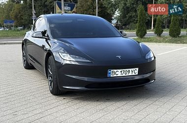 Седан Tesla Model 3 2024 в Ивано-Франковске